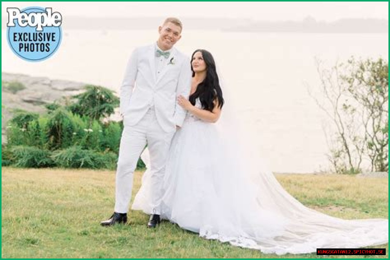 Is Elizabeth Rowe Trans? Married To Husband Cody Daniel